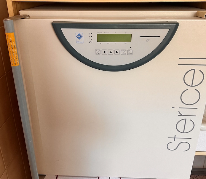 Horkovzdušný sterilizátor BMT Stericell 55 (vynikající stav)